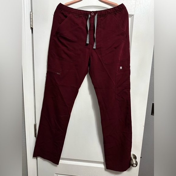 Figs Maroon Technical Set M - Picture 2 of 5